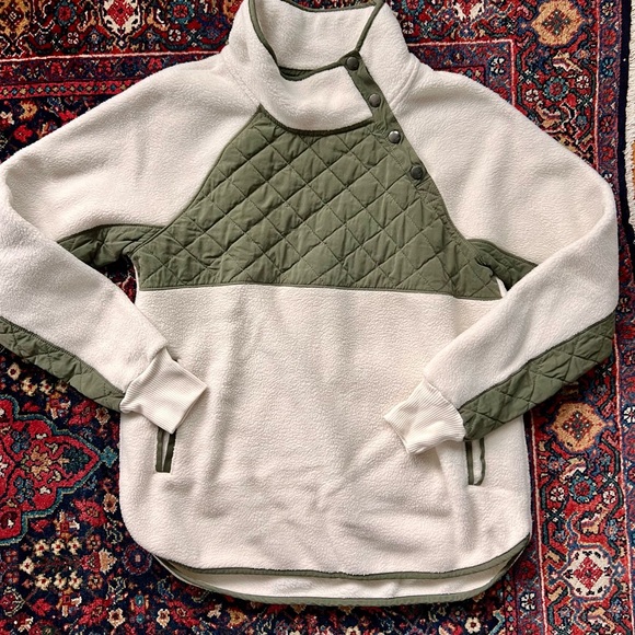Abercrombie and Fitch Fleece Quilted Pullover M - Picture 2 of 6
